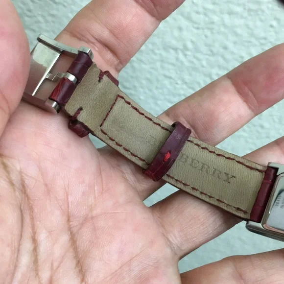 🖤BURBERRY Diamond bezel watch with red alligator straps
